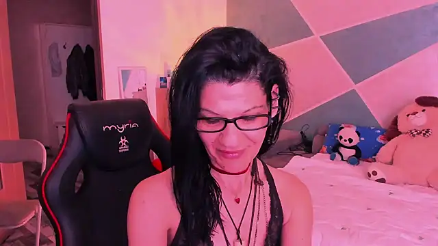 Snapshot of SweetSin40 chatting on May 6, 7:30 pm SweetSin40 online show from May 6, 7:30 pm