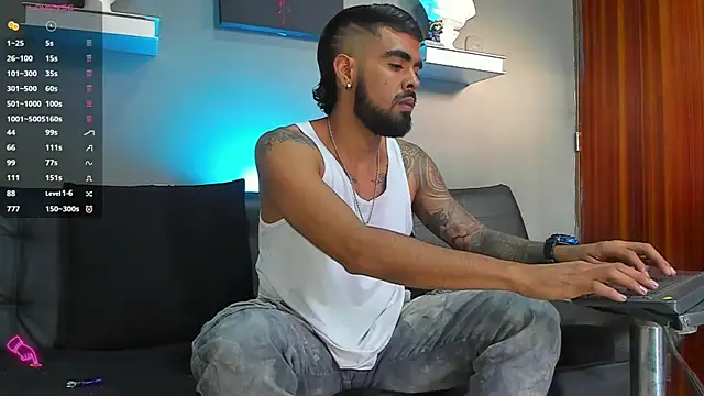 Snapshot of black_kameron_ chatting on October 28, 9:50 pm black kameron online show from October 28, 9:50 pm