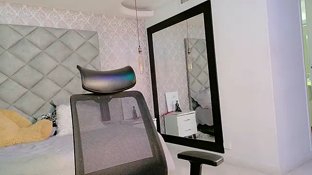 Snapshot of CARO_ADAMS1 chatting on February 5, 11:04 am CARO ADAMS1 online show from February 5, 11:04 am