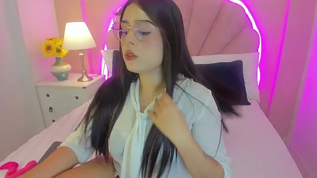 Snapshot of Alisson_pettite chatting on October 11, 7:34 pm Alisson pettite online show from October 11, 7:34 pm