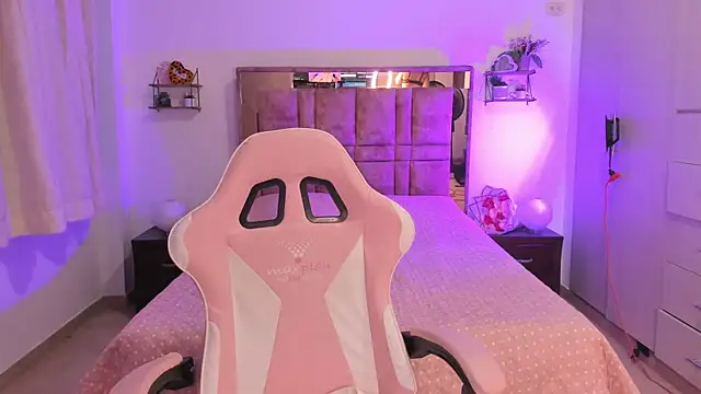 MIACUTEE  online show from February 23, 11:24 pm