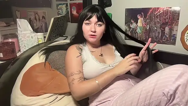 Snapshot of h3rons chatting on October 21, 11:49 pm h3rons online show from October 21, 11:49 pm