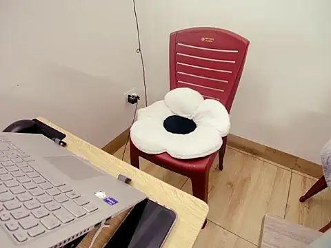 Hanna Mina online show from November 8, 2:01 am