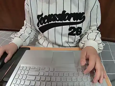 Hanna Mina online show from December 17, 5:02 am