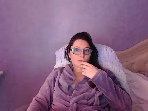 Snapshot of LuckyLisa23 chatting on February 8, 4:10 pm LuckyLisa23 online show from February 8, 4:10 pm