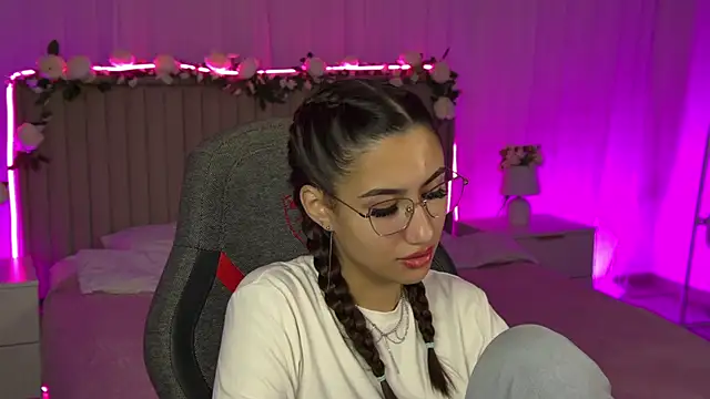 Snapshot of RebeckaThornton chatting on November 16, 11:49 am RebeckaThornton online show from November 16, 11:49 am