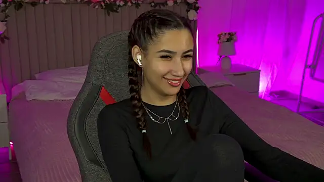 Snapshot of RebeckaThornton chatting on November 19, 6:08 pm RebeckaThornton online show from November 19, 6:08 pm