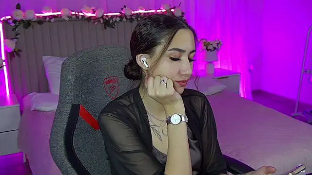 Snapshot of RebeckaThornton chatting on December 17, 7:47 am RebeckaThornton online show from December 17, 7:47 am