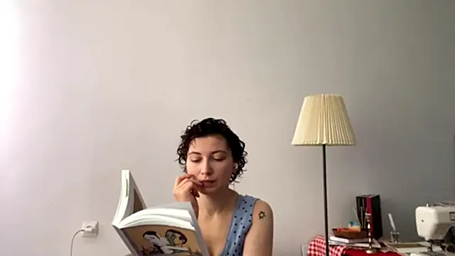 Snapshot of AlyseDietrich chatting on October 13, 7:41 am AlyseDietrich online show from October 13, 7:41 am