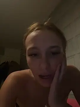 Snapshot of PoppyBabeMae chatting on October 24, 7:32 pm PoppyBabeMae online show from October 24, 7:32 pm