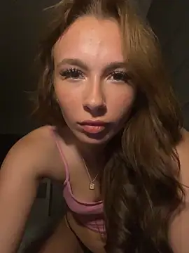 Snapshot of PoppyBabeMae chatting on November 2, 10:56 pm PoppyBabeMae online show from November 2, 10:56 pm