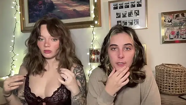 Snapshot of lill_daddysgirl chatting on December 16, 12:15 am lill daddysgirl online show from December 16, 12:15 am