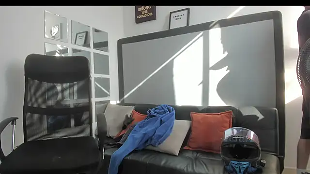 Snapshot of Sky_Wild chatting on November 5, 8:20 pm Sky Wild online show from November 5, 8:20 pm