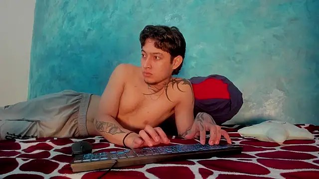 Snapshot of Sky_Wild chatting on December 16, 2:38 am Sky Wild online show from December 16, 2:38 am