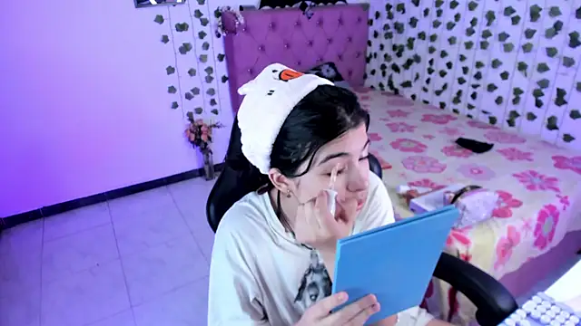 selina lovers  online show from December 3, 4:09 am