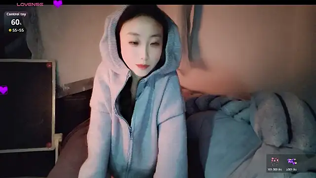 Snapshot of hyp0crite chatting on December 4, 3:21 pm hyp0crite online show from December 4, 3:21 pm