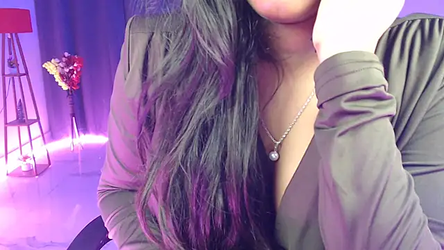 Rashiii  online show from February 7, 4:00 pm