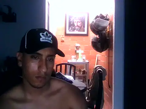 Snapshot of Andresreyes2000 chatting on August 6, 7:49 pm Andresreyes2000 online show from August 6, 7:49 pm