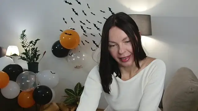 Snapshot of LittleNicolee chatting on October 26, 2:56 pm LittleNicolee online show from October 26, 2:56 pm