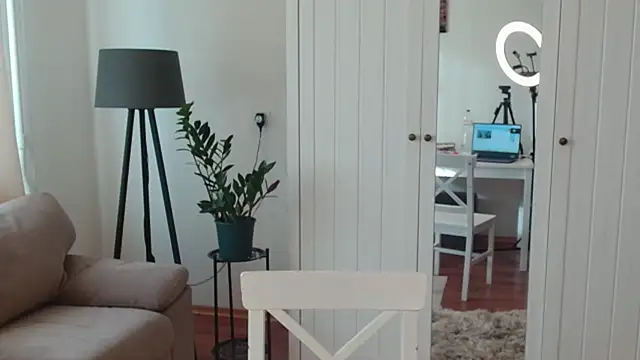 Snapshot of LittleNicolee chatting on November 25, 11:21 am LittleNicolee online show from November 25, 11:21 am