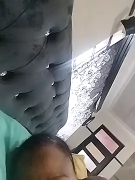 CaramelBoootie online show from January 12, 4:18 am