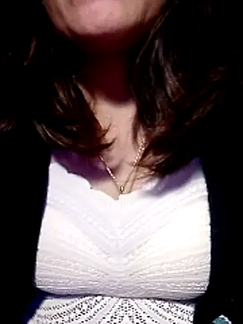 YiyinLy online show from February 3, 8:47 pm