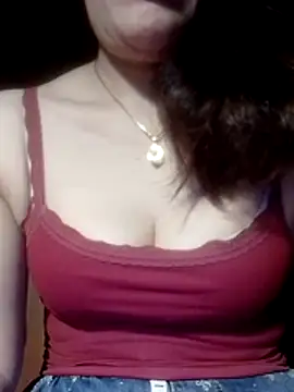 YiyinLy online show from March 28, 9:58 pm