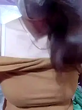 YiyinLy online show from April 9, 6:52 am