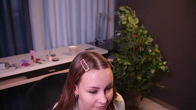 Snapshot of KrisWaller chatting on October 15, 10:48 am KrisWaller online show from October 15, 10:48 am