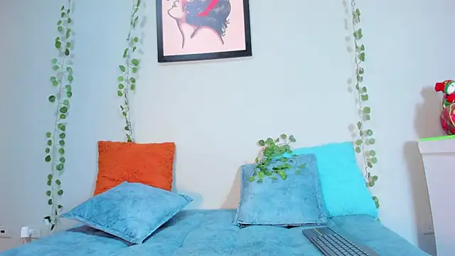 bella sstone online show from December 4, 11:41 am