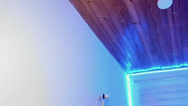 Emily Lindey online show from November 4, 3:16 am