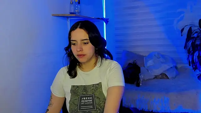 Emily Lindey online show from November 8, 3:29 am