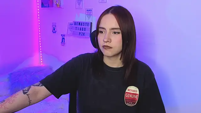 Emily Lindey online show from February 26, 1:04 am