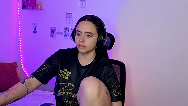 Emily Lindey online show from April 6, 4:21 am