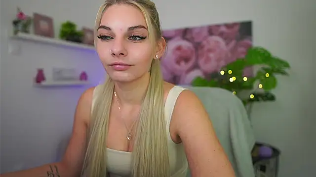 Snapshot of Vanda_Lust chatting on October 17, 8:17 am Vanda Lust online show from October 17, 8:17 am