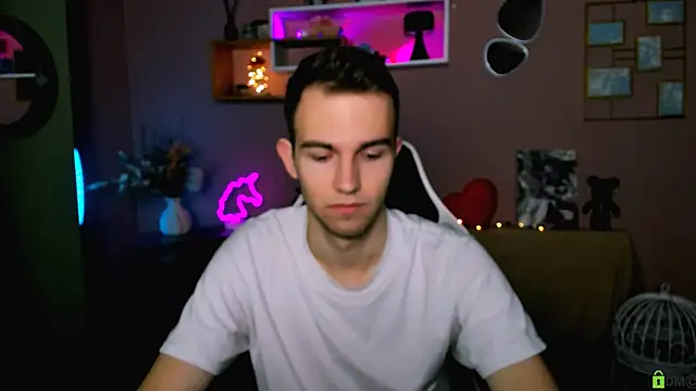 astren villo online show from March 10, 7:02 am