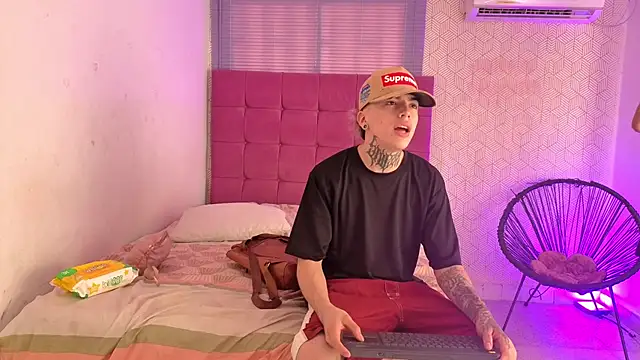 lily and wan online show from December 1, 1:16 pm