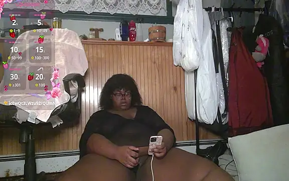 Snapshot of TheChubbySiren chatting on November 1, 1:40 am TheChubbySiren online show from November 1, 1:40 am