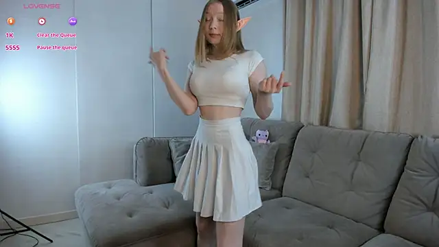 Snapshot of Megansuns chatting on October 31, 3:24 pm Megansuns online show from October 31, 3:24 pm