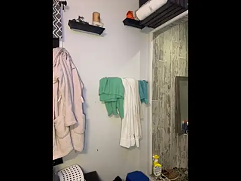 Snapshot of queenkelly1234 chatting on November 21, 11:14 pm queenkelly1234 online show from November 21, 11:14 pm