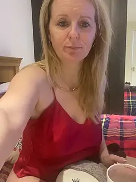 madamlillyrose online show from December 3, 8:45 am