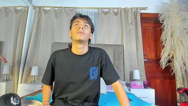 Snapshot of Kendra_and_liam chatting on October 16, 12:06 pm Kendra and liam online show from October 16, 12:06 pm