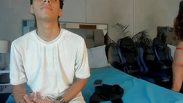 Snapshot of Kendra_and_liam chatting on November 1, 12:07 pm Kendra and liam online show from November 1, 12:07 pm