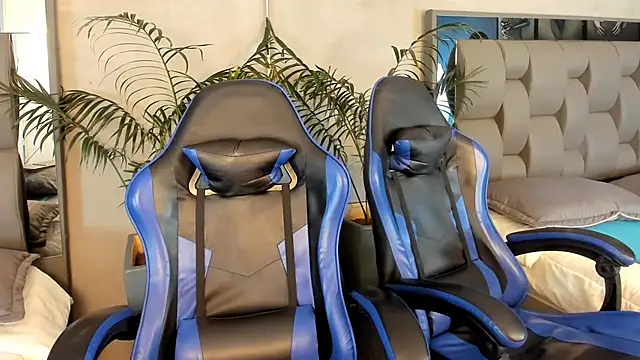 Snapshot of Kendra_and_liam chatting on November 29, 11:13 am Kendra and liam online show from November 29, 11:13 am