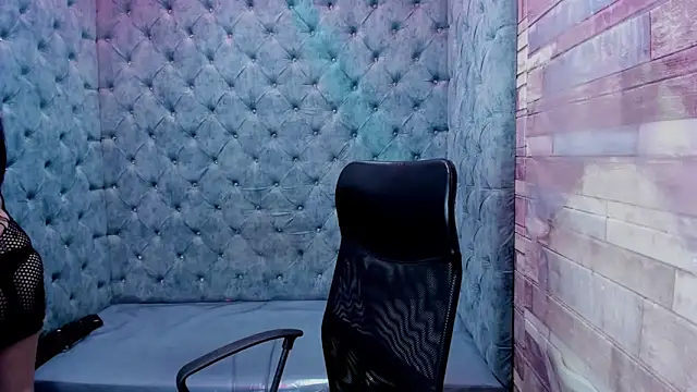 Agatha Leon  online show from February 27, 7:25 pm