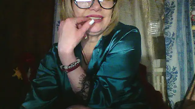 Snapshot of Lia_Ray chatting on February 22, 9:24 pm Lia Ray online show from February 22, 9:24 pm