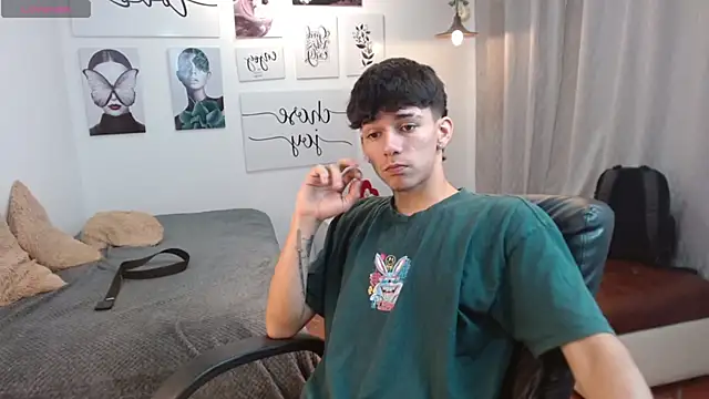 Snapshot of AmethystShadow17 chatting on November 4, 3:55 pm AmethystShadow17 online show from November 4, 3:55 pm