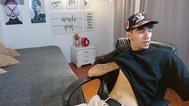 Snapshot of AmethystShadow17 chatting on November 5, 3:45 pm AmethystShadow17 online show from November 5, 3:45 pm