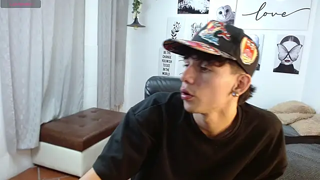 Snapshot of AmethystShadow17 chatting on November 9, 4:05 pm AmethystShadow17 online show from November 9, 4:05 pm