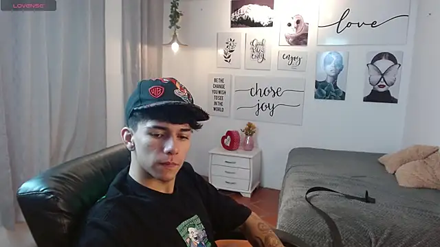 Snapshot of AmethystShadow17 chatting on November 11, 3:23 pm AmethystShadow17 online show from November 11, 3:23 pm